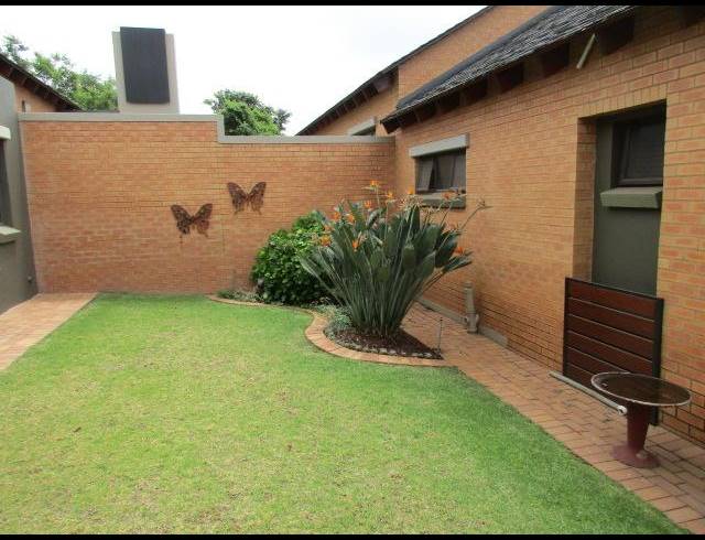2 BEDROOM TOWNHOUSE FOR SALE IN RETIRE AT MIDSTREAM